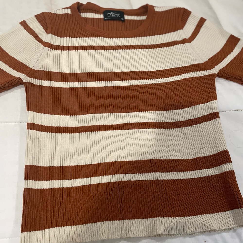 Cropped multi stripe top. Beige and brown Stretchy